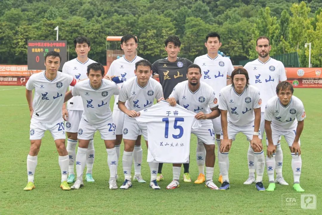 意甲前瞻：尤文图斯 VS 那不勒斯时间：2023-12-09 03:45尤文图斯目前积33分暂列积分榜第2，距离榜首的国米仅有2分差距，此役球队的抢分战意毋庸置疑，尤文图斯在最近的一轮联赛客场2-1击败蒙扎，各项赛事近9场取得7胜2平的不败战绩，球队近期的整体走势非常稳健，尤其是防线稳固，过去9场比赛尤文图斯多达6场能够零封对手，且期间合计仅失3球。
